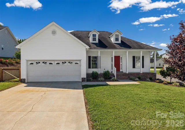 Photo 2 of Single family home for sale at 701 Peregrine Ct, Gastonia, NC 28056 | MLS# 4425225 | Listing updated on 2026-10-08