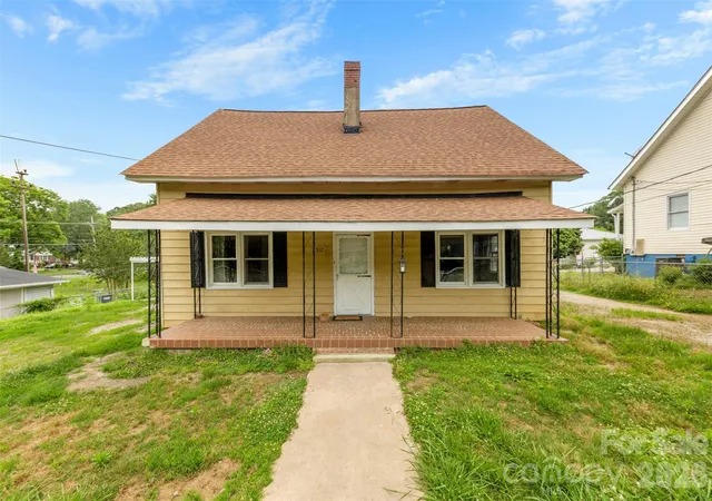 Photo 1 of Single family home for sale at 217 S Highland St, Gastonia, NC 28052 | MLS# 4425231 | Listing updated on 2026-10-02