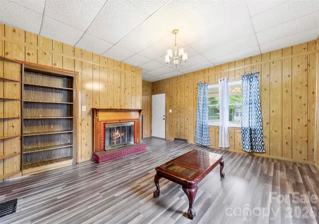 Photo 3 of Single family home for sale at 217 S Highland St, Gastonia, NC 28052 | MLS# 4425231 | Listing updated on 2026-10-02