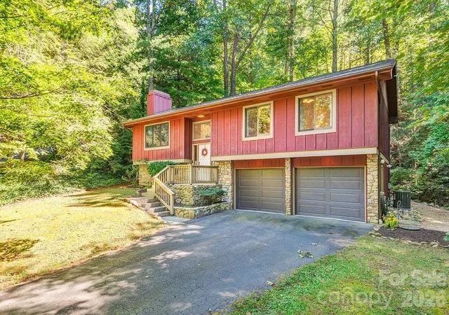 Photo 1 of Single family home for sale at 5 Brook Ter, Asheville, NC 28805 | MLS# 4425233 | Listing updated on 2026-10-03