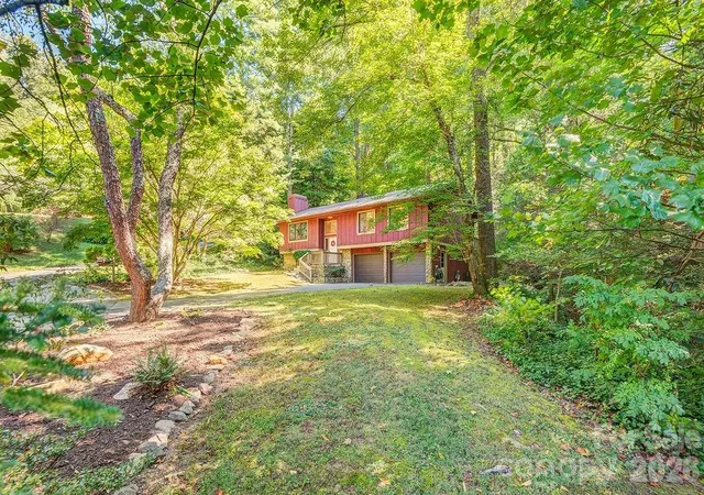 Photo 2 of Single family home for sale at 5 Brook Ter, Asheville, NC 28805 | MLS# 4425233 | Listing updated on 2026-10-03