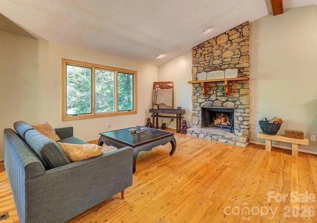 Photo 3 of Single family home for sale at 5 Brook Ter, Asheville, NC 28805 | MLS# 4425233 | Listing updated on 2026-10-03