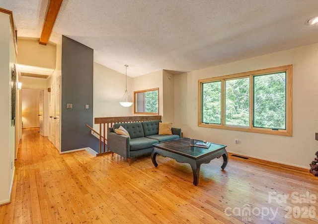 Photo 4 of Single family home for sale at 5 Brook Ter, Asheville, NC 28805 | MLS# 4425233 | Listing updated on 2026-10-03