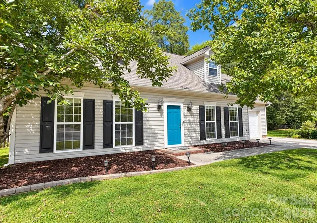 Photo 2 of Single family home for sale at 4075 Zebulon Ave Sw, Concord, NC 28027 | MLS# 4425234 | Listing updated on 2026-09-30