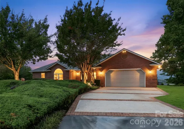 Photo 1 of Single family home for sale at 244 Mountain Valley Dr, Hendersonville, NC 28739 | MLS# 4425255 | Listing updated on 2026-09-28