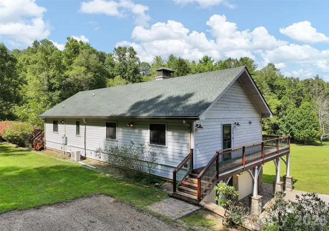 Photo 3 of Single family home for sale at 174 Marina Cvs, Waynesville, NC 28785 | MLS# 4425258 | Listing updated on 2026-09-21