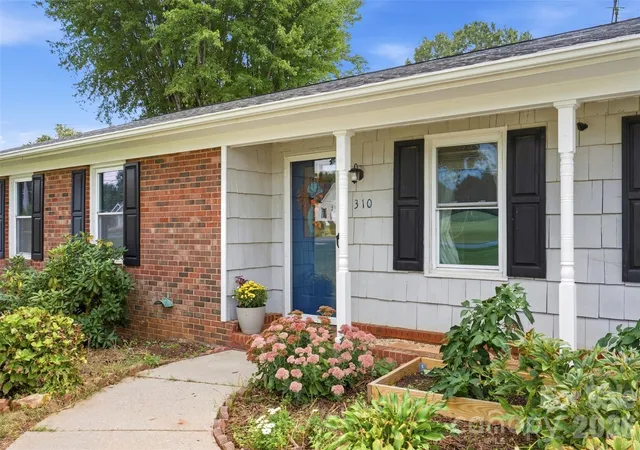 Photo 1 of Single family home for sale at 310 Museum Rd, Statesville, NC 28625 | MLS# 4425259 | Listing updated on 2026-09-17