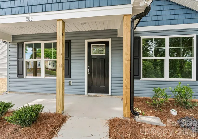 Photo 1 of Single family home for sale at 209 W 17th Street, Kannapolis, NC 28081 | MLS# 4425266 | Listing updated on 2026-09-27