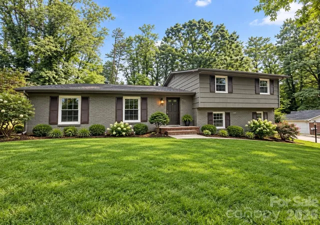 Photo 3 of Single family home for sale at 845 Cherokee Pl Sw, Lenoir, NC 28645 | MLS# 4425267 | Listing updated on 2026-09-18