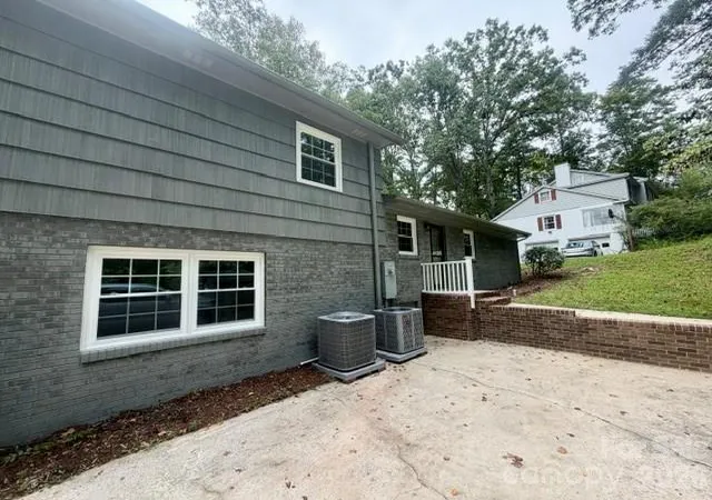 Photo 3 of Single family home for sale at 845 Cherokee Pl SW, Lenoir, NC 28645 | MLS# 4425267 | Listing updated on 2026-09-18