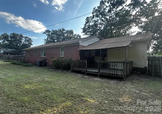 Photo 3 of Single family home for sale at 1093 Evans Ml Rd, Pageland, SC 29728 | MLS# 4425268 | Listing updated on 2026-10-01