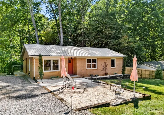 Photo 2 of Single family home for sale at 8711 Ellis Rd, Waxhaw, NC 28173 | MLS# 4425278 | Listing updated on 2026-10-03