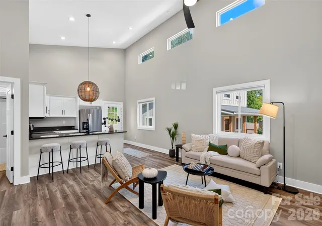 Photo 3 of Single family home for sale at 211 Hanover St, Asheville, NC 28806 | MLS# 4425282 | Listing updated on 2026-09-19