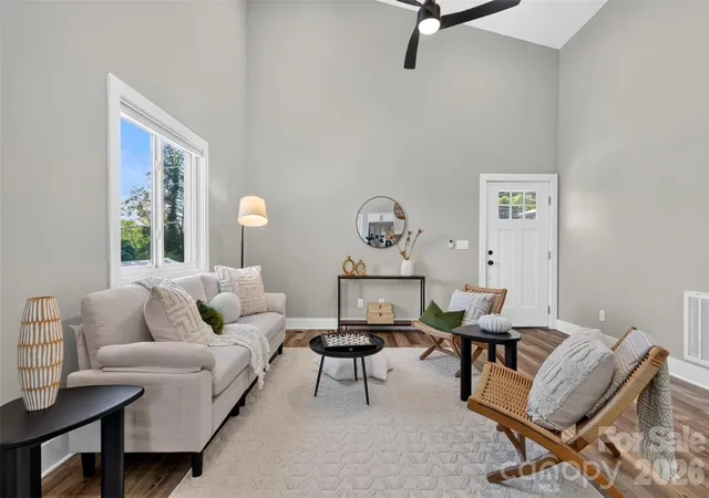 Photo 3 of Single family home for sale at 211 Hanover St, Asheville, NC 28806 | MLS# 4425282 | Listing updated on 2026-09-19