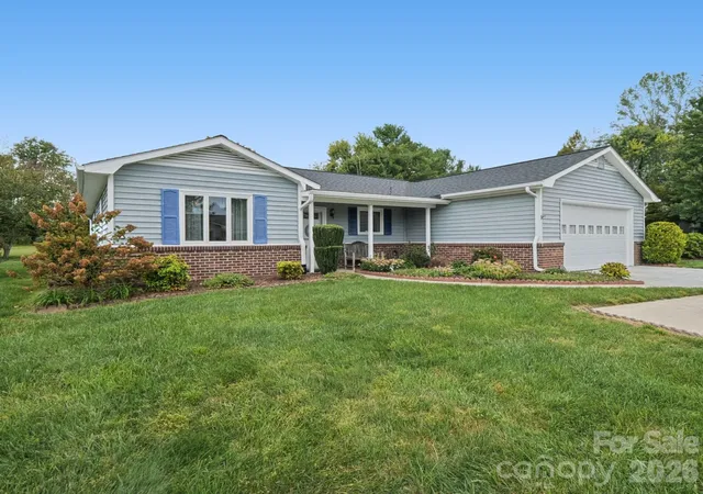 Photo 2 of Single family home for sale at 300 Dellford Ct, Hendersonville, NC 28792 | MLS# 4425283 | Listing updated on 2026-09-24