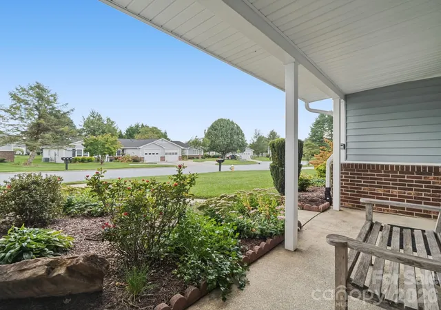 Photo 3 of Single family home for sale at 300 Dellford Ct, Hendersonville, NC 28792 | MLS# 4425283 | Listing updated on 2026-09-24