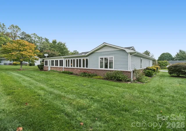 Photo 3 of Single family home for sale at 300 Dellford Ct, Hendersonville, NC 28792 | MLS# 4425283 | Listing updated on 2026-09-24