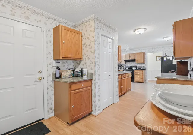 Photo 4 of Single family home for sale at 300 Dellford Ct, Hendersonville, NC 28792 | MLS# 4425283 | Listing updated on 2026-09-24