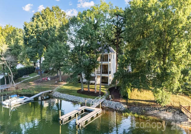 Photo 2 of Single family home for sale at 21216 Rio Oro Dr, Cornelius, NC 28031 | MLS# 4425303 | Listing updated on 2026-09-23