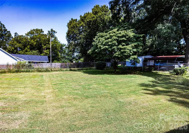 Photo 2 of Single family home for sale at 3828 Plainview Rd, Charlotte, NC 28208 | MLS# 4425325 | Listing updated on 2026-10-03