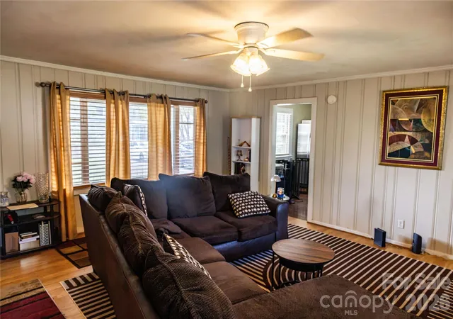 Photo 1 of Single family home for sale at 3828 Plainview Rd, Charlotte, NC 28208 | MLS# 4425325 | Listing updated on 2026-09-22