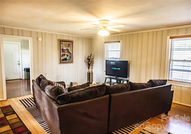Photo 2 of Single family home for sale at 3828 Plainview Rd, Charlotte, NC 28208 | MLS# 4425325 | Listing updated on 2026-09-22