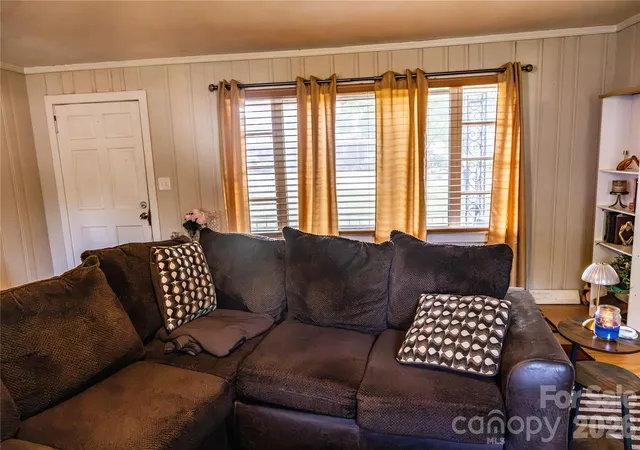 Photo 3 of Single family home for sale at 3828 Plainview Rd, Charlotte, NC 28208 | MLS# 4425325 | Listing updated on 2026-09-22
