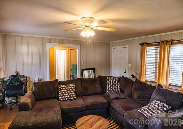 Photo 4 of Single family home for sale at 3828 Plainview Rd, Charlotte, NC 28208 | MLS# 4425325 | Listing updated on 2026-09-22