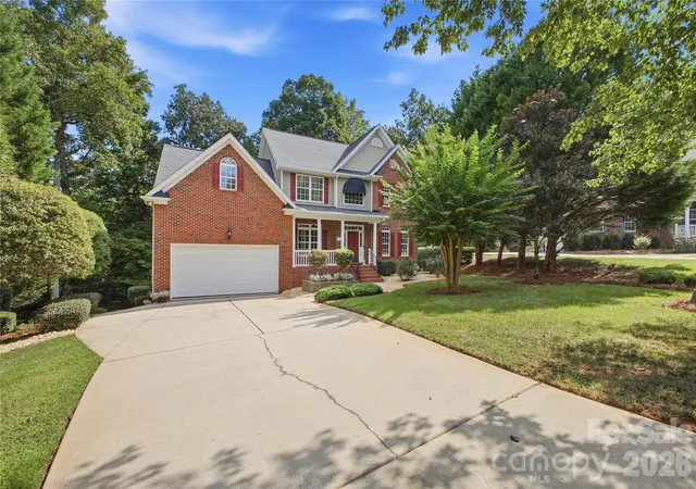 Photo 2 of Single family home for sale at 637 Falls Crk Ct, Fort Mill, SC 29715 | MLS# 4425339 | Listing updated on 2026-09-19