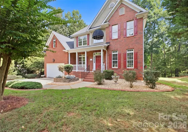 Photo 3 of Single family home for sale at 637 Falls Crk Ct, Fort Mill, SC 29715 | MLS# 4425339 | Listing updated on 2026-09-19