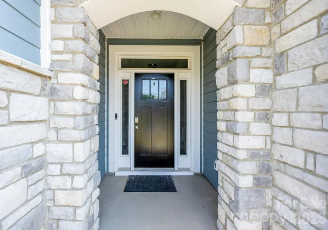 Photo 4 of Single family home for sale at 115 S Dunlavin Way, Mooresville, NC 28115 | MLS# 4425345 | Listing updated on 2026-09-23