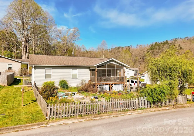 Photo 1 of Single family home for sale at 47 Rosman Trl, Rosman, NC 28772 | MLS# 4425346 | Listing updated on 2026-10-15