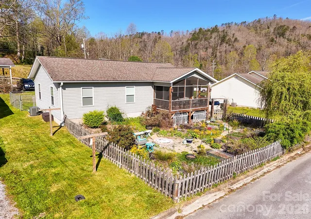 Photo 19 of Single family home for sale at 47 Rosman Trl, Rosman, NC 28772 | MLS# 4425346 | Listing updated on 2026-10-15