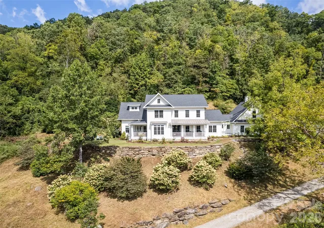 Photo 2 of Single family home for sale at 3827 Liner Crk Rd, Clyde, NC 28721 | MLS# 4425350 | Listing updated on 2026-09-21