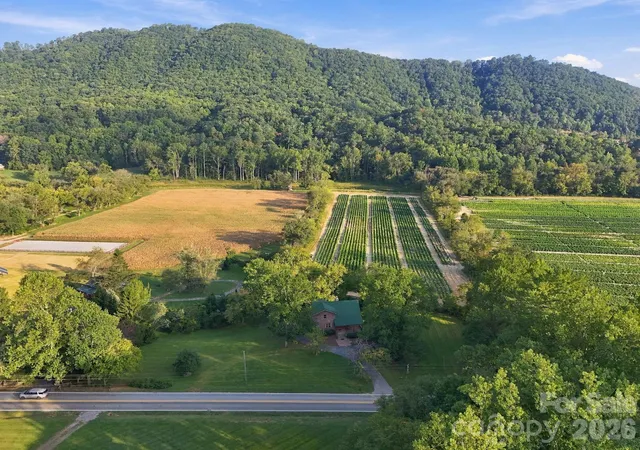 Photo 3 of Single family home for sale at 720 Cane Crk Rd, Fletcher, NC 28732 | MLS# 4425358 | Listing updated on 2026-09-26