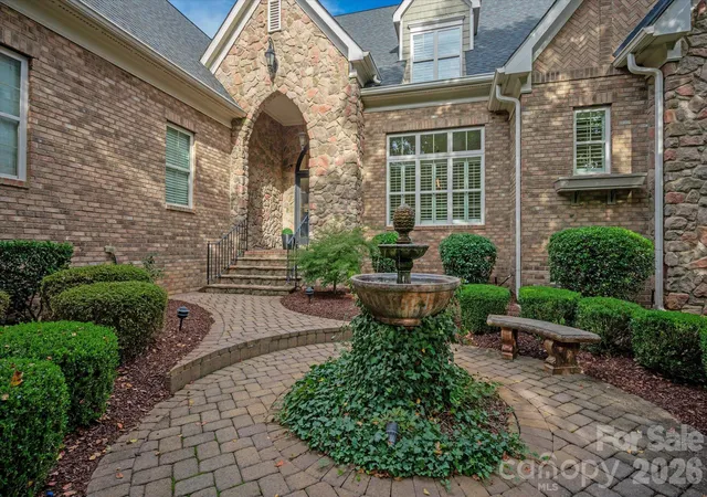 Photo 1 of Mansion for sale at 1617 Lookout Cir, Waxhaw, NC 28173 | MLS# 4425366 | Listing updated on 2026-10-10