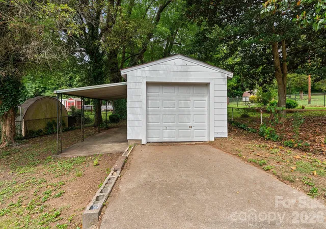 Photo 3 of Single family home for sale at 828 Ferrell Ave, Winston Salem, NC 27101 | MLS# 4425367 | Listing updated on 2026-09-17