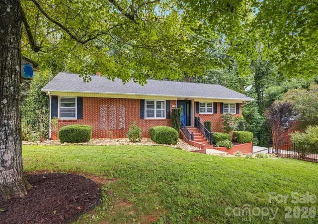 Photo 2 of Single family home for sale at 146 Maehill Pl Sw, Lenoir, NC 28645 | MLS# 4425371 | Listing updated on 2026-09-22