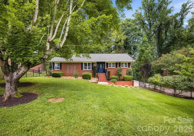 Photo 3 of Single family home for sale at 146 Maehill Pl Sw, Lenoir, NC 28645 | MLS# 4425371 | Listing updated on 2026-09-22