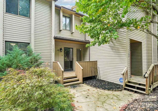 Photo 1 of Townhouse for sale at 5182 Corbin Ln, Hickory, NC 28601 | MLS# 4425372 | Listing updated on 2026-09-25