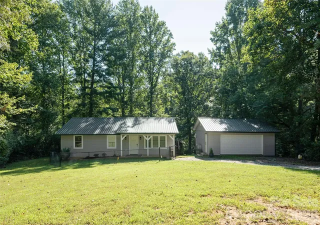 Photo 1 of Single family home for sale at 4103 Turnpike Rd, Horse Shoe, NC 28742 | MLS# 4425373 | Listing updated on 2026-09-23