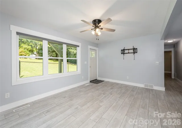 Photo 4 of Single family home for sale at 4103 Turnpike Rd, Horse Shoe, NC 28742 | MLS# 4425373 | Listing updated on 2026-09-23