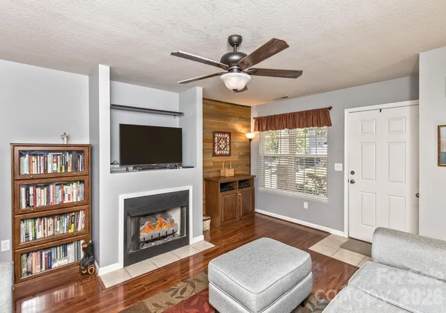 Photo 4 of Townhouse for sale at 5 Lilac Flds Way, Arden, NC 28704 | MLS# 4425374 | Listing updated on 2026-10-07