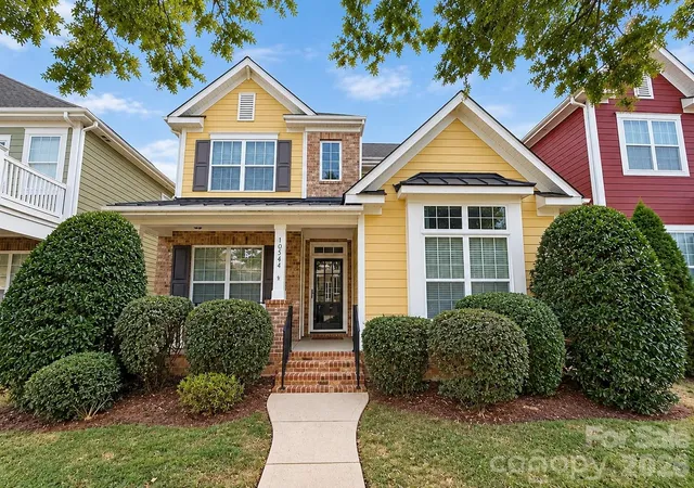 Photo 1 of Single family home for sale at 10544 Royal Winchester Dr, Charlotte, NC 28277 | MLS# 4425389 | Listing updated on 2026-10-30