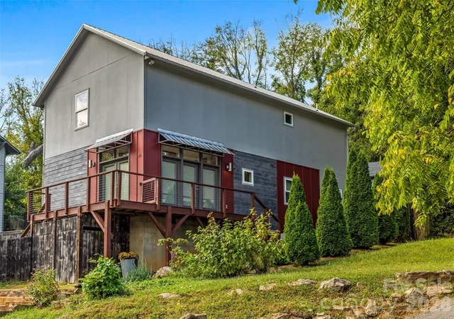 Photo 1 of Single family home for sale at 26 Blalock Ave, Asheville, NC 28803 | MLS# 4425390 | Listing updated on 2026-09-19