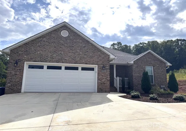 Photo 1 of Single family home for sale at 792 Harris Ave Nw, Valdese, NC 28690 | MLS# 4425398 | Listing updated on 2026-09-25