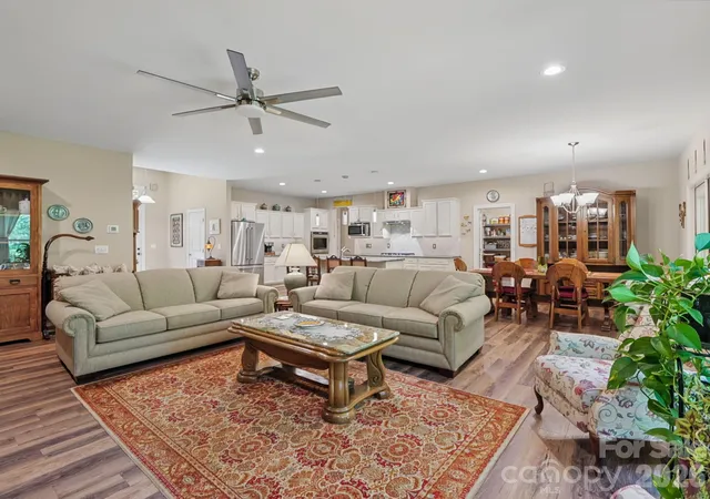 Photo 4 of Single family home for sale at 168 Willow Pl Cir, Hendersonville, NC 28739 | MLS# 4425410 | Listing updated on 2026-09-28
