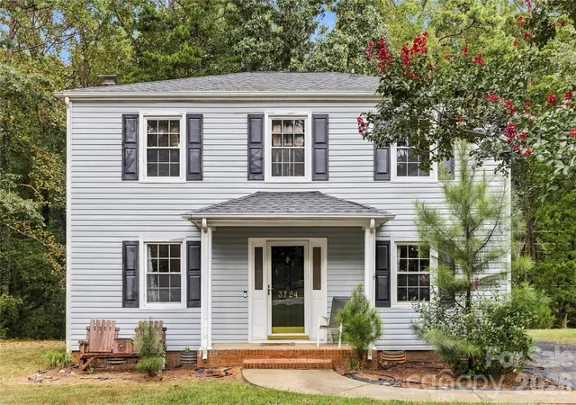 Photo 1 of Single family home for sale at 3724 Beulah Church Rd, Matthews, NC 28104 | MLS# 4425416 | Listing updated on 2026-10-03