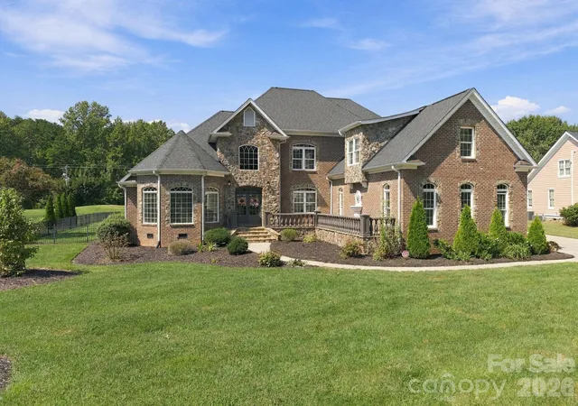 Photo 1 of Single family home for sale at 6671 Fox Ridge Cir, Davidson, NC 28036 | MLS# 4425420 | Listing updated on 2026-10-28