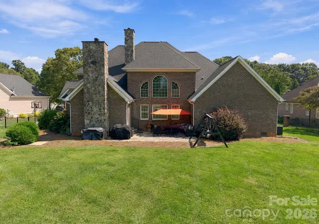 Photo 3 of Single family home for sale at 6671 Fox Ridge Cir, Davidson, NC 28036 | MLS# 4425420 | Listing updated on 2026-10-28